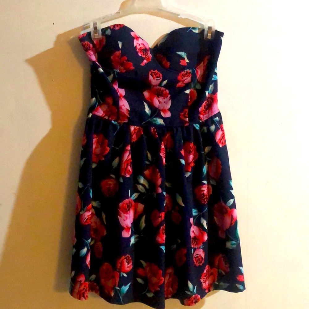 Floral strapless dress